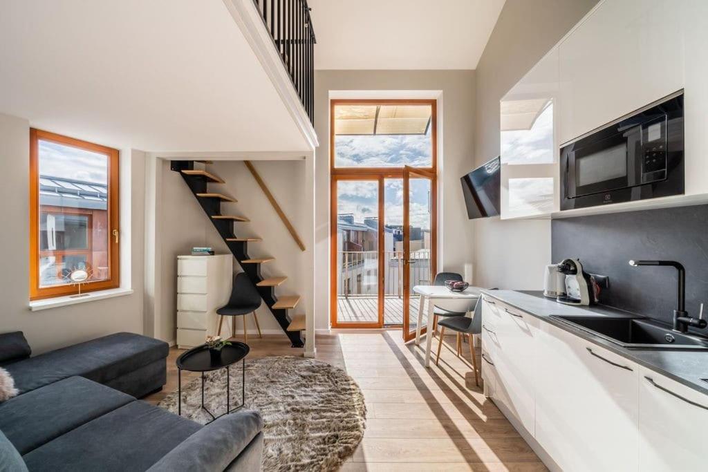 New Loft With Rooftop Terrace In The Old Town Riga Bagian luar foto