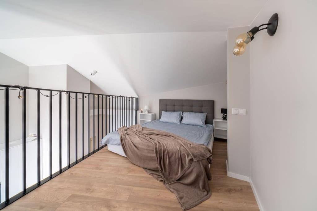 New Loft With Rooftop Terrace In The Old Town Riga Bagian luar foto